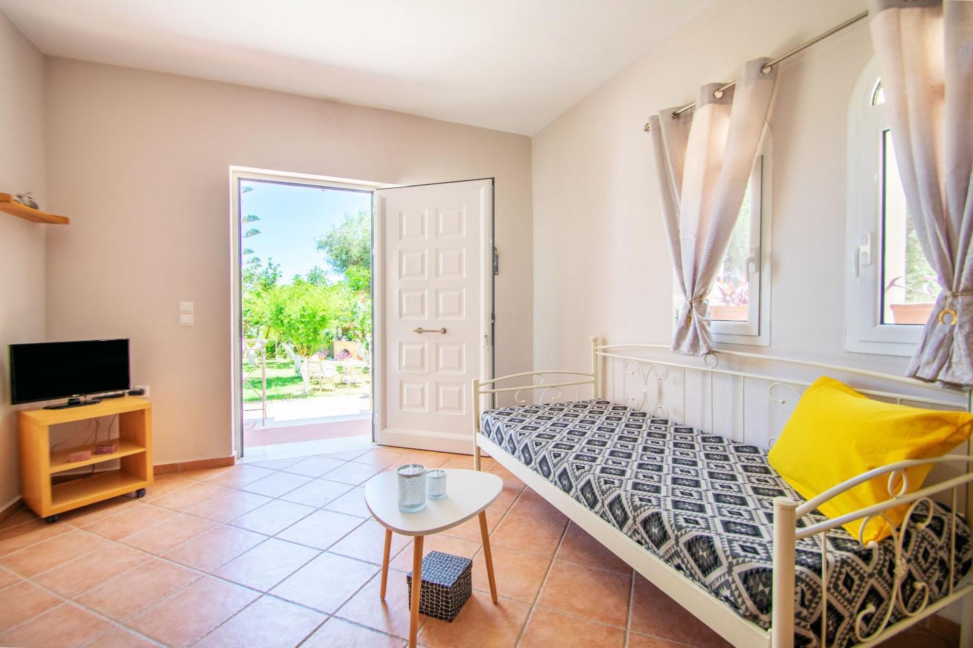Holiday home Alavastros Maisonettes Near 3 Sandy Beaches